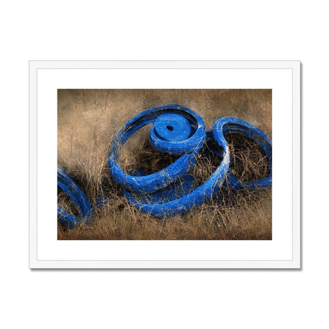 An  eart print in blue with white and black border.