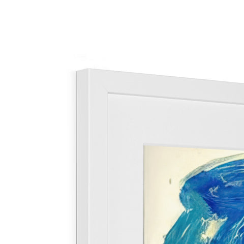 A picture of a picture frame in an easel with a picture of the ocean on